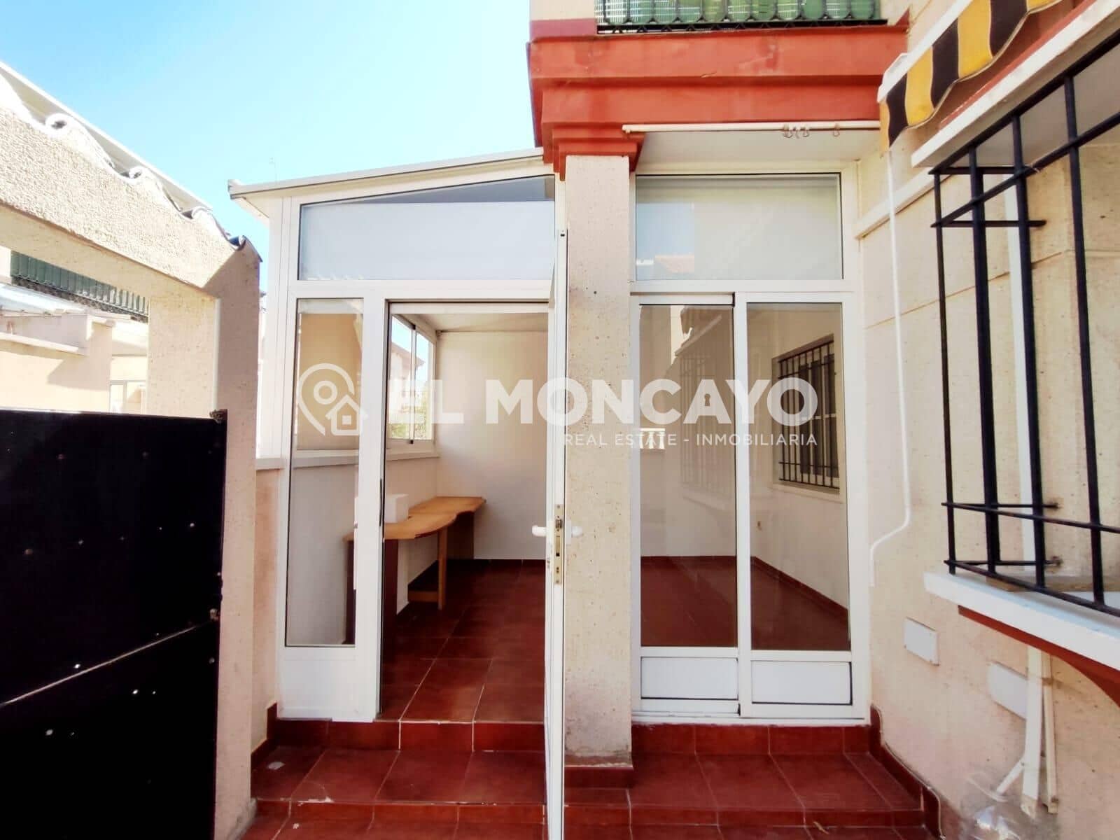 2 makuuhuone Bungalow myytävänä paikassa Playa Flamenca mukana uima-altaan 
autotalli - 161 000 € (Ref: 9945648)
