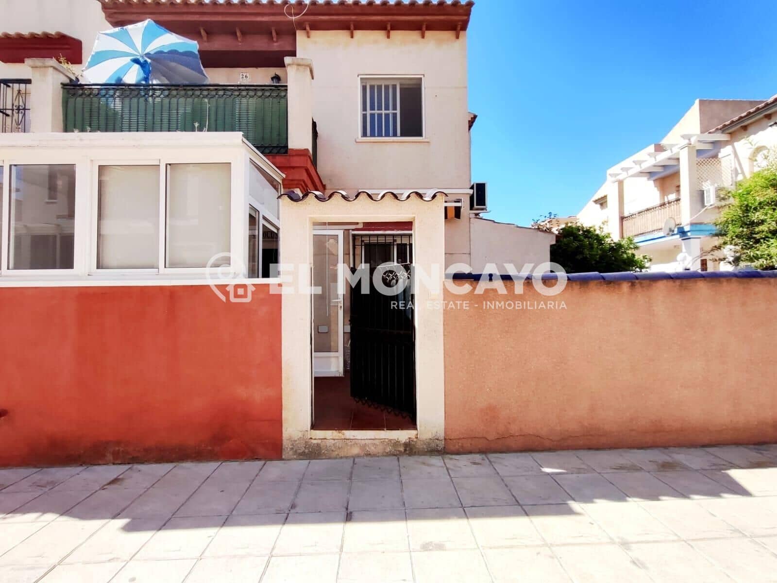 2 makuuhuone Bungalow myytävänä paikassa Playa Flamenca mukana uima-altaan 
autotalli - 161 000 € (Ref: 9945648)