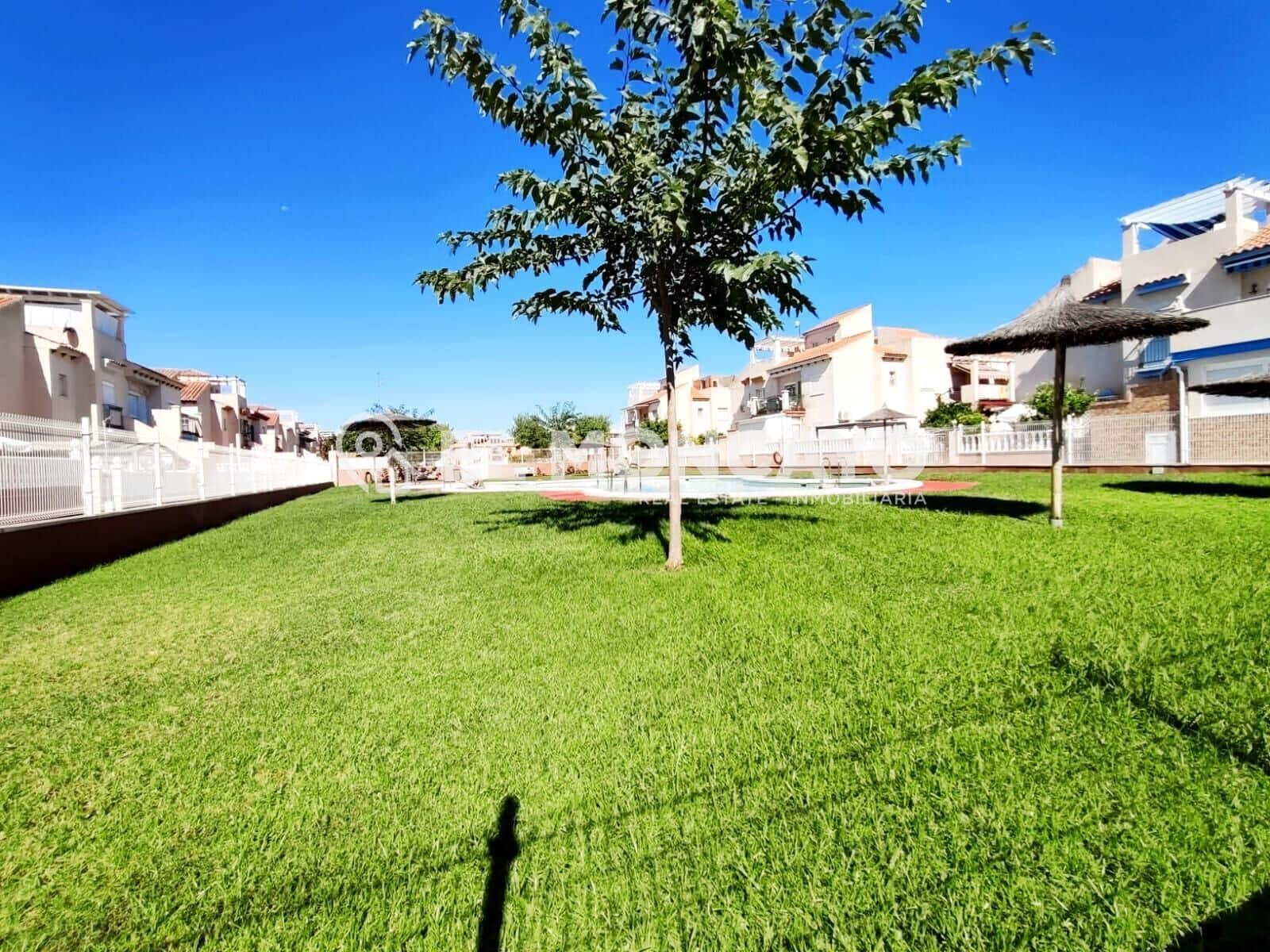 2 makuuhuone Bungalow myytävänä paikassa Playa Flamenca mukana uima-altaan 
autotalli - 161 000 € (Ref: 9945648)