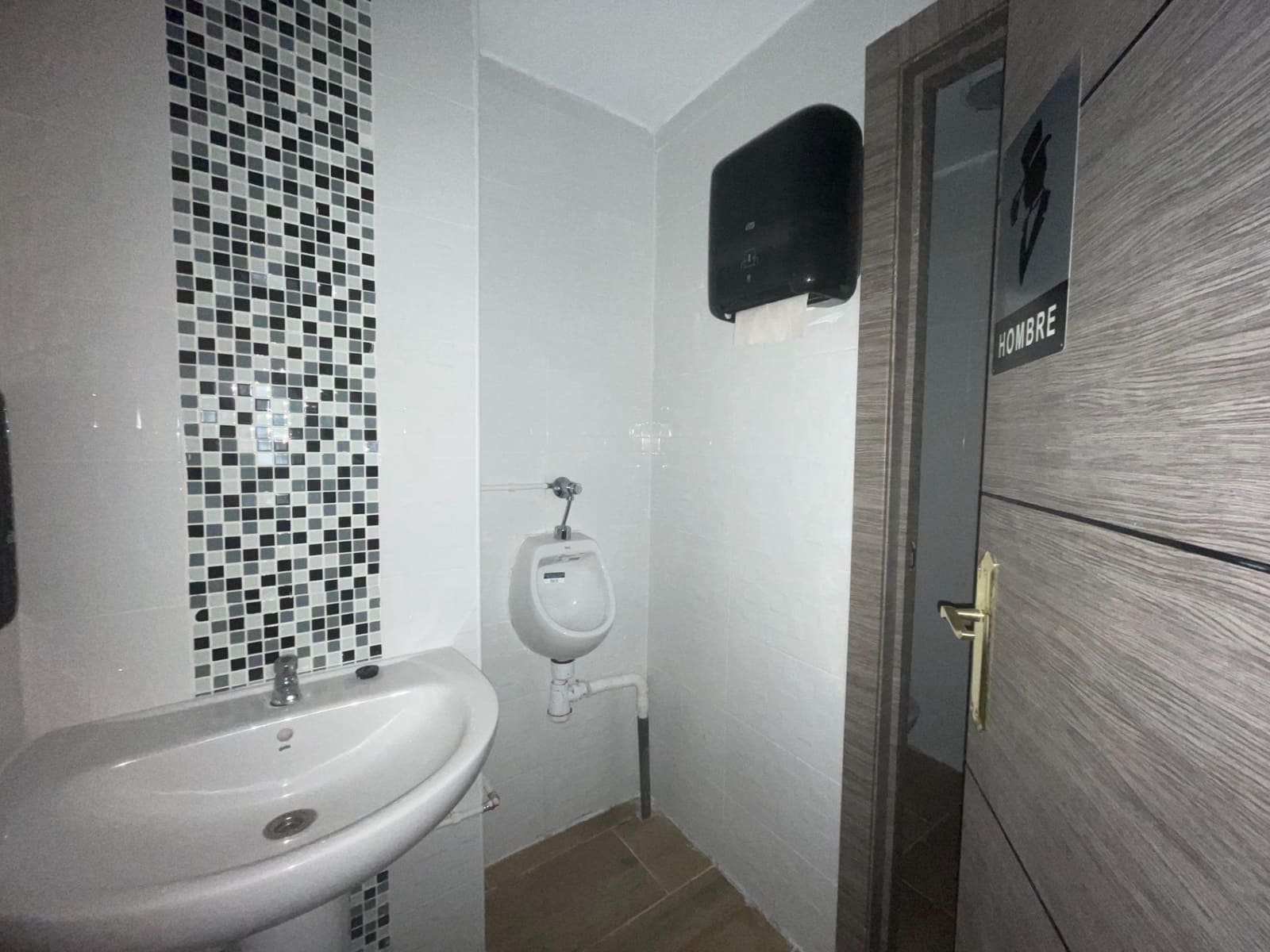 Commercial for sale in Guardamar del Segura - € 175,000 (Ref: 9970566)