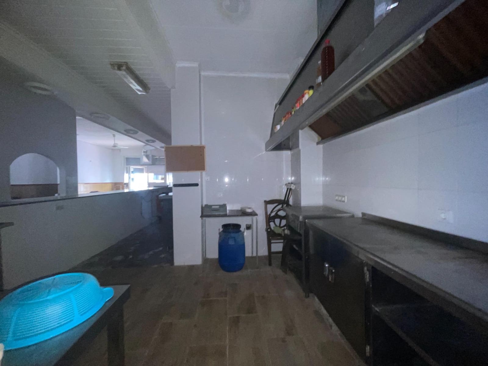 Commercial for sale in Guardamar del Segura - € 175,000 (Ref: 9970566)