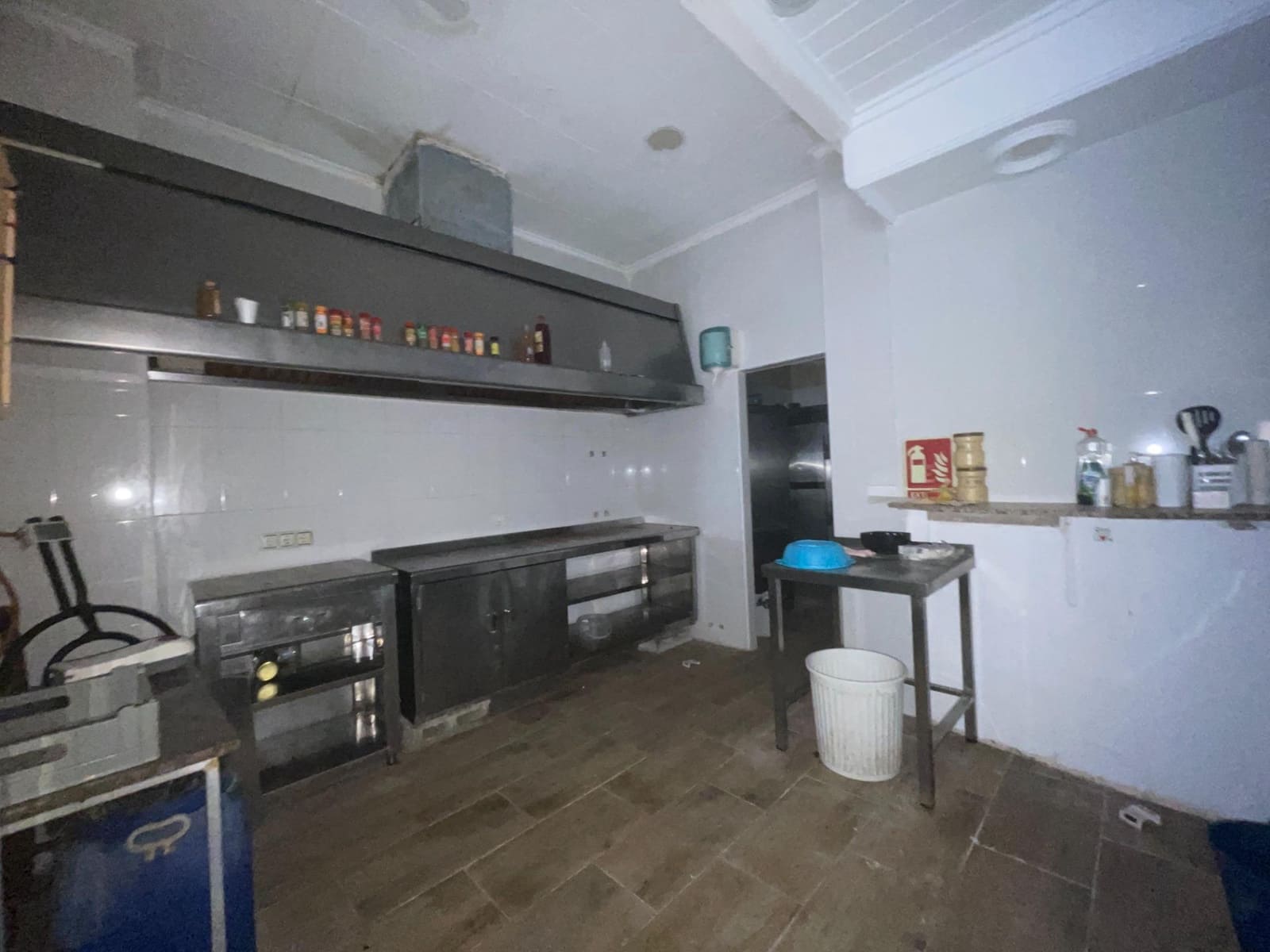 Commercial for sale in Guardamar del Segura - € 175,000 (Ref: 9970566)