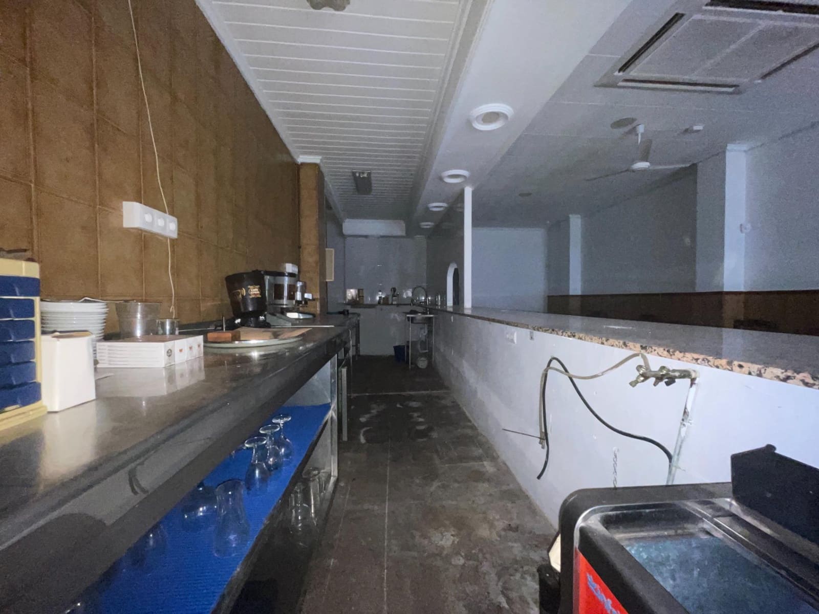 Commercial for sale in Guardamar del Segura - € 175,000 (Ref: 9970566)