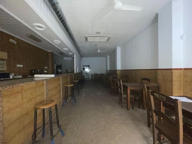 Kommersiell til salgs i Guardamar del Segura - € 175 000 (Ref: 9970566)