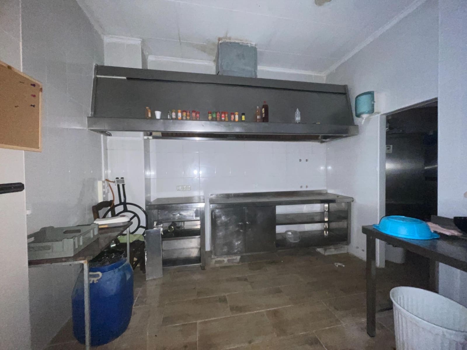 Commercial for sale in Guardamar del Segura - € 175,000 (Ref: 9970566)