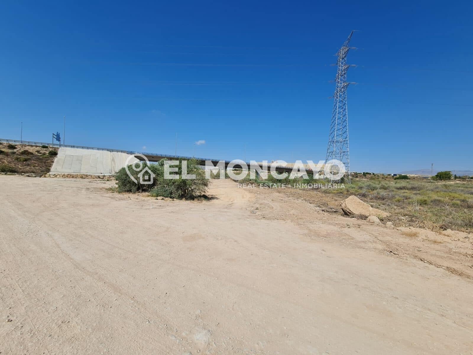 Grunde uden byggetilladelser til salg i Alicante by - € 89.000 (Ref: 9984955)