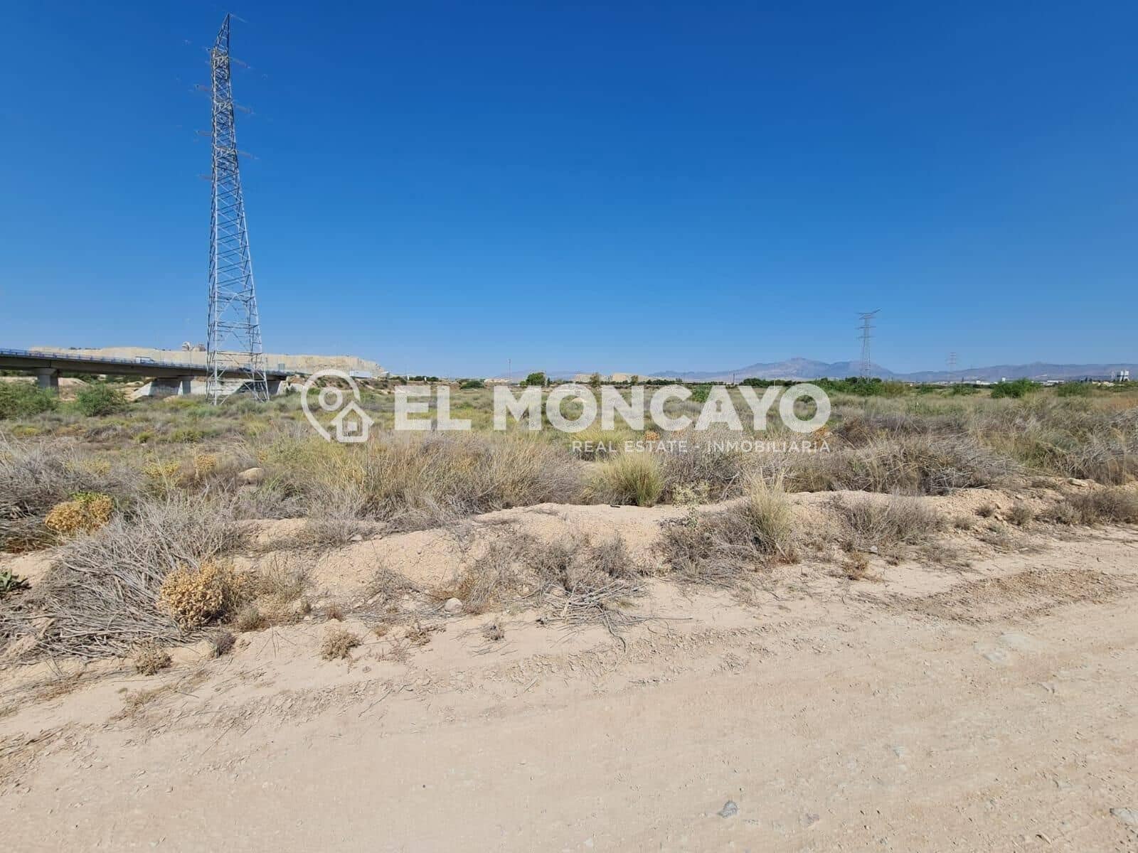 Grunde uden byggetilladelser til salg i Alicante by - € 89.000 (Ref: 9984955)