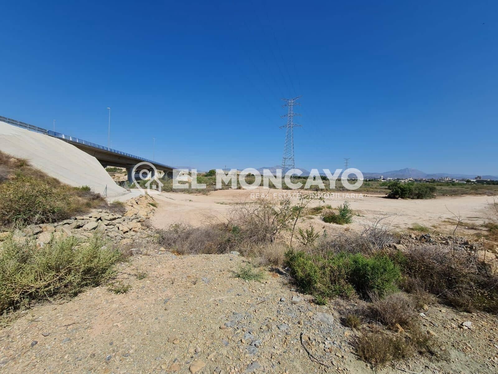 Grunde uden byggetilladelser til salg i Alicante by - € 89.000 (Ref: 9984955)