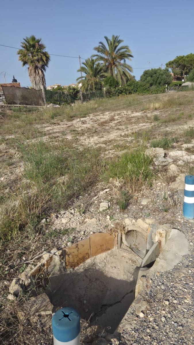 Teren niezagospodarowany do wynajęcia w La Marina - 330 € (Ref: 9986831)
