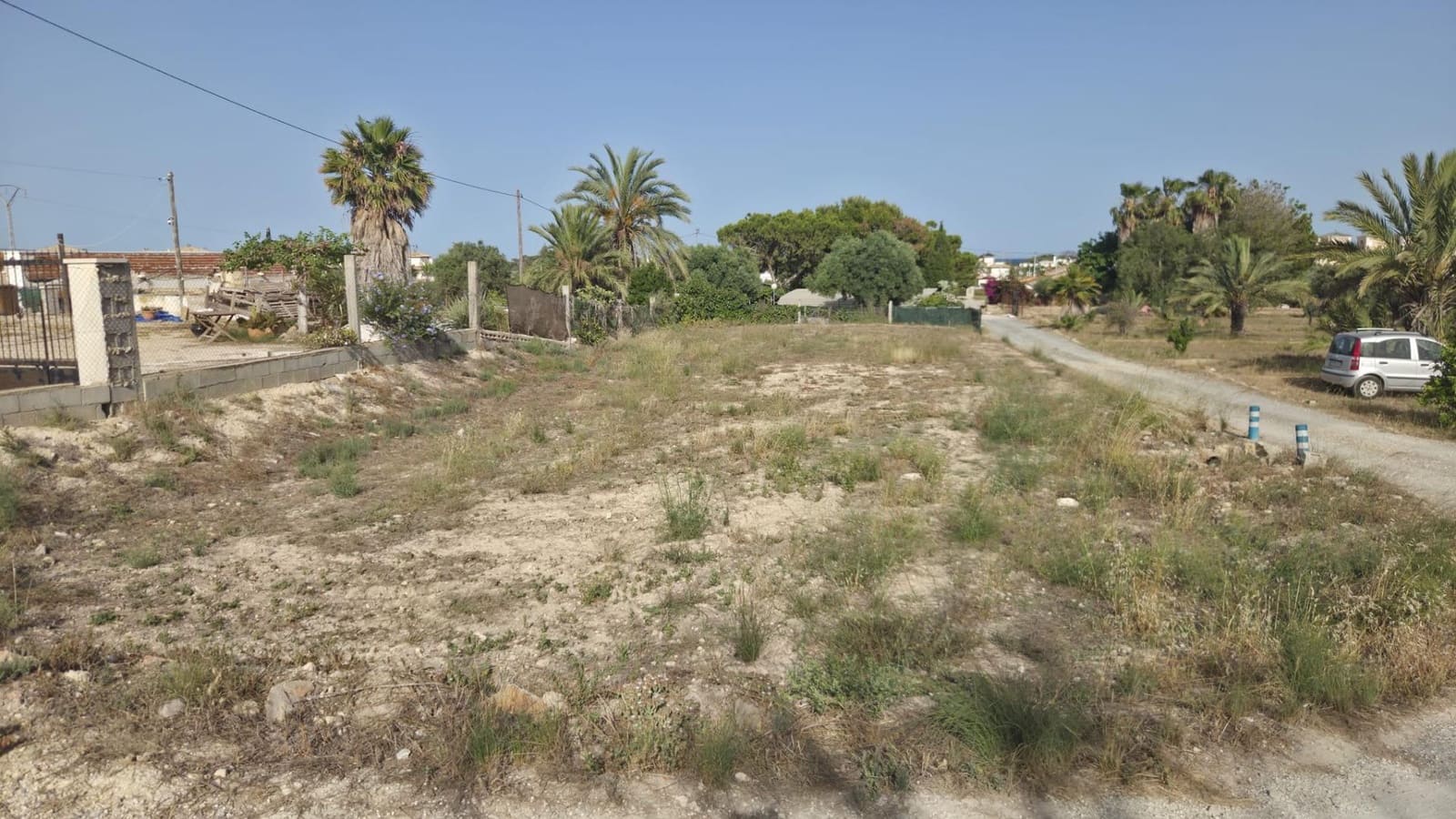 Teren niezagospodarowany do wynajęcia w La Marina - 330 € (Ref: 9986831)