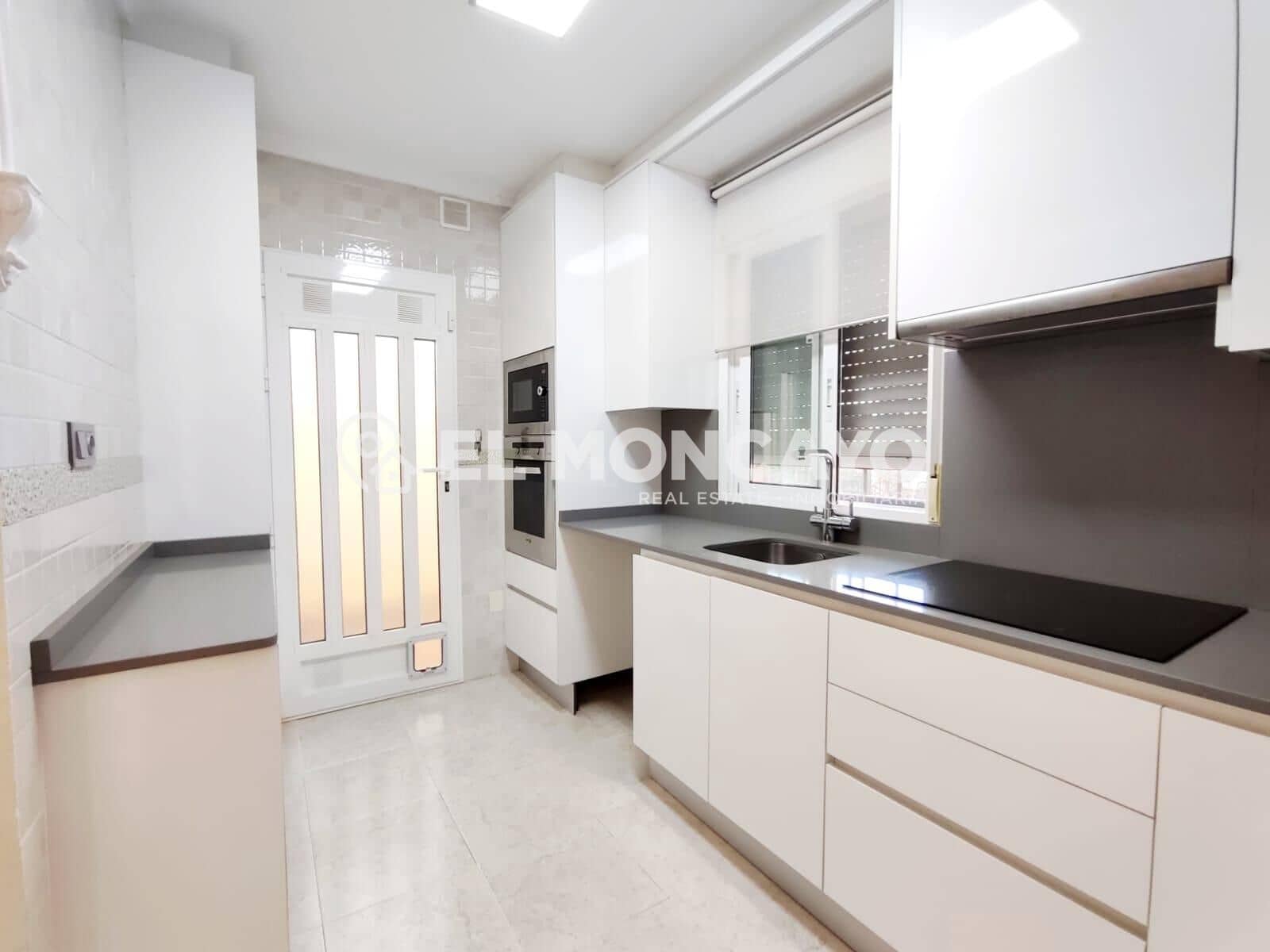 3 sypialnia Willa na sprzedaż w Bigastro z basenem garażem - 254 000 € (Ref: 9999587)