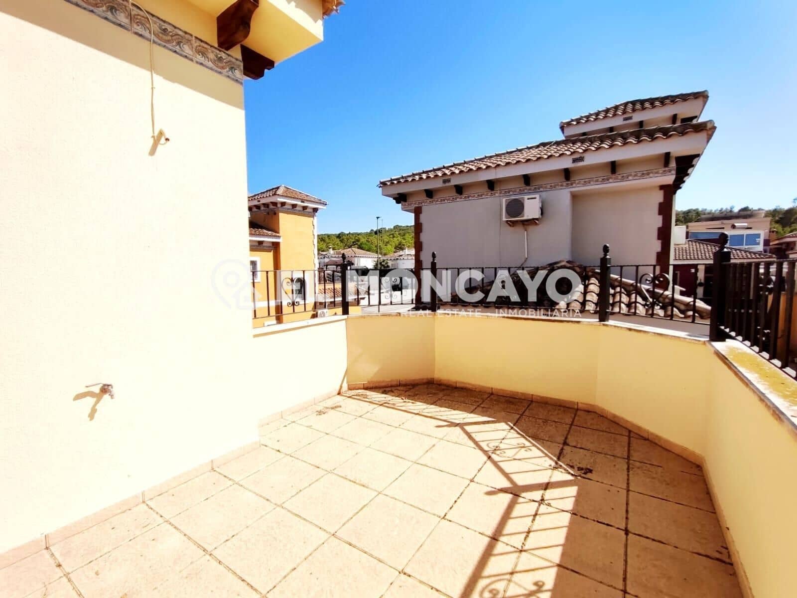 3 sypialnia Willa na sprzedaż w Bigastro z basenem garażem - 254 000 € (Ref: 9999587)