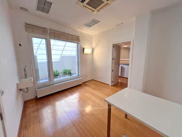Commercieel te koop in Manacor - € 210.000 (Ref: 10026880)
