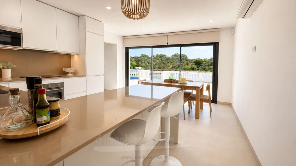 4 soverom Villa til salgs i Porto Petro med svømmebasseng - € 1 750 000 (Ref: 10034978)