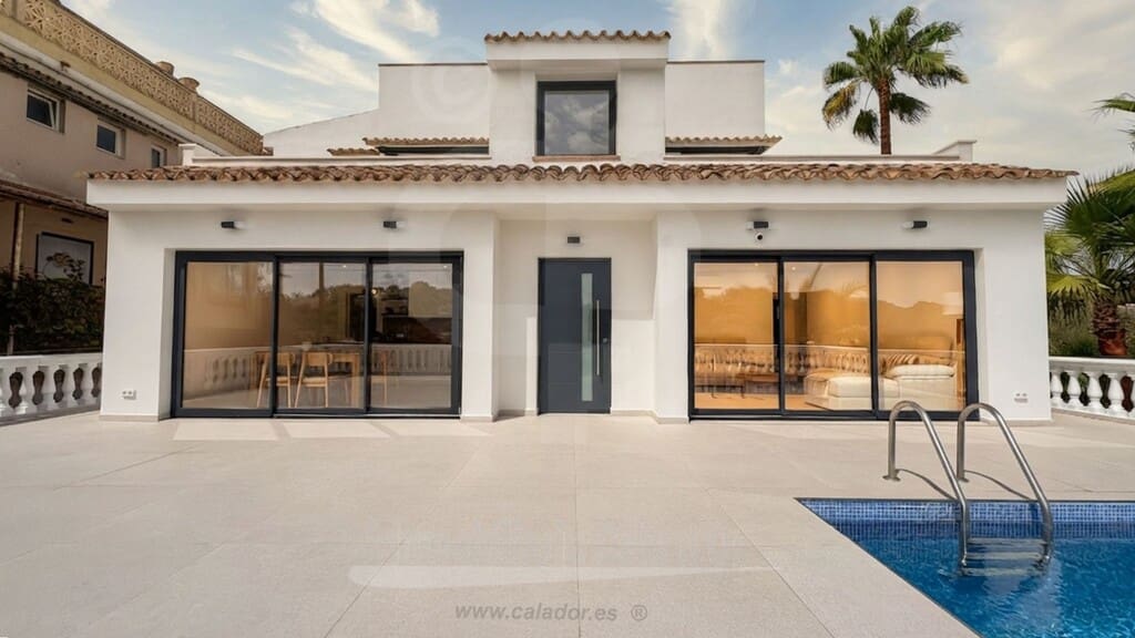 4 soverom Villa til salgs i Porto Petro med svømmebasseng - € 1 750 000 (Ref: 10034978)