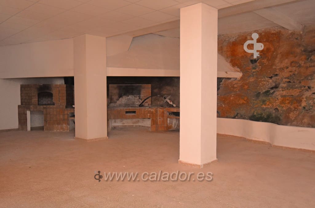 Erhverv til salg i Porto Petro - € 510.000 (Ref: 6873973)