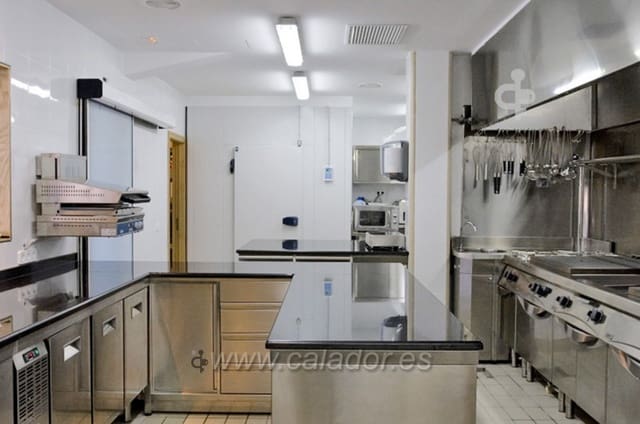 Erhverv til salg i Cala d'Or, Santanyí med garage - € 950.000 (Ref: 6873975)