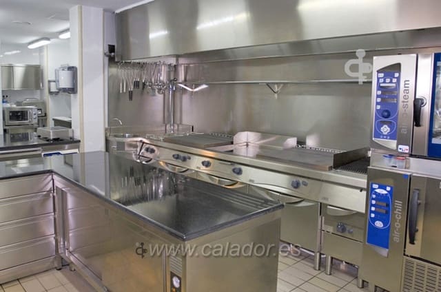 Erhverv til salg i Cala d'Or, Santanyí med garage - € 950.000 (Ref: 6873975)