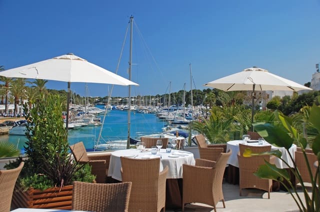 Erhverv til salg i Cala d'Or, Santanyí med garage - € 950.000 (Ref: 6873975)