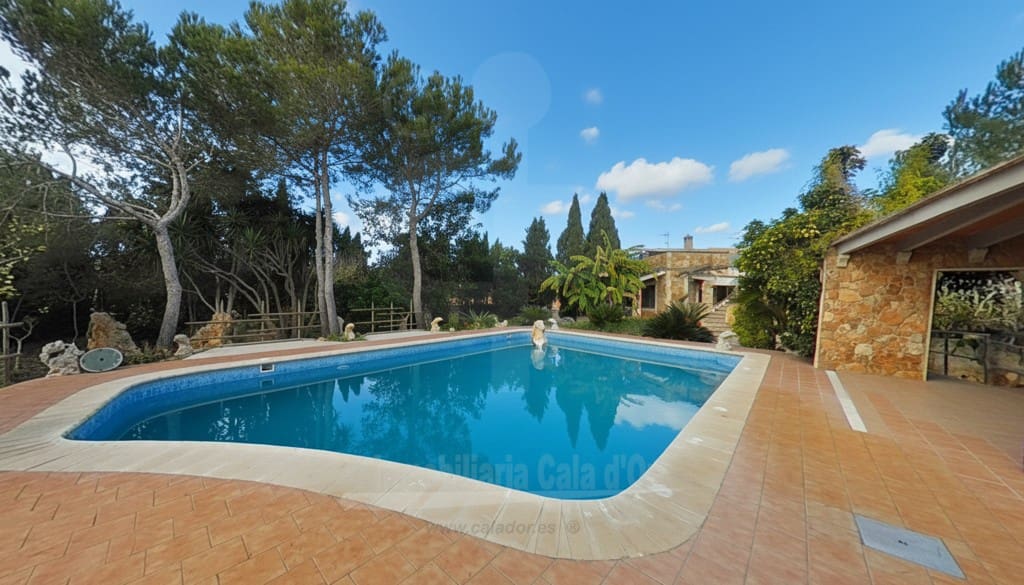 5 soveværelse Finca/Landehus til salg i Portocolom med swimmingpool - € 1.995.000 (Ref: 7323548)
