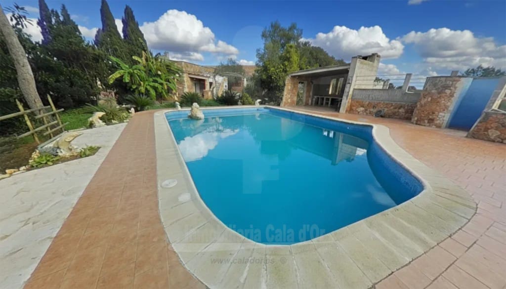 5 soveværelse Finca/Landehus til salg i Portocolom med swimmingpool - € 1.995.000 (Ref: 7323548)