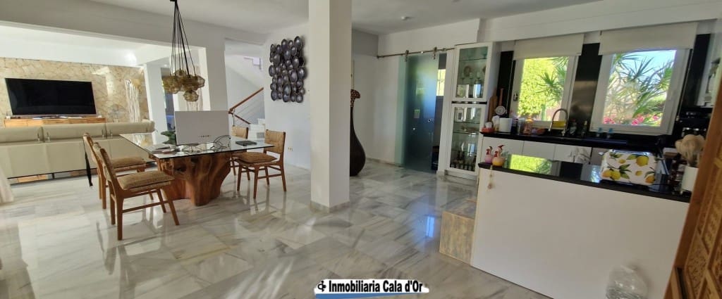 4 soveværelse Villa til salg i Cala d'Or med swimmingpool garage - € 2.500.000 (Ref: 7774378)