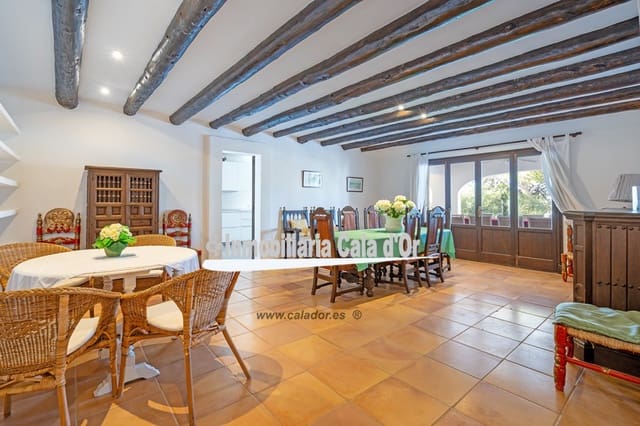 6 bedroom Villa for sale in Cala d'Or, Santanyí with pool - € 2,700,000 (Ref: 8096865)