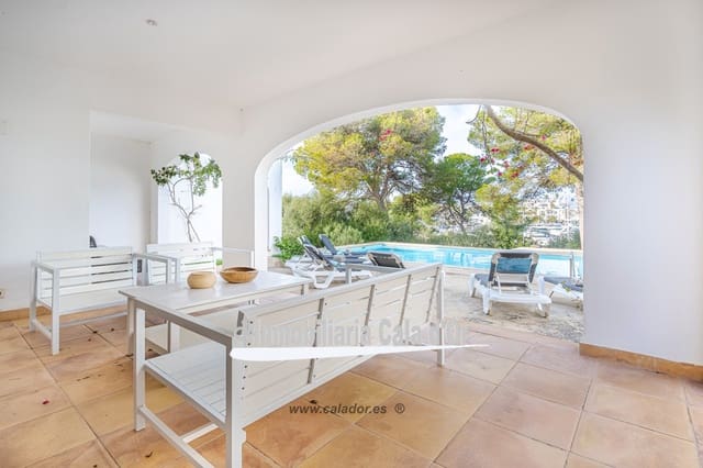 6 bedroom Villa for sale in Cala d'Or, Santanyí with pool - € 2,700,000 (Ref: 8096865)