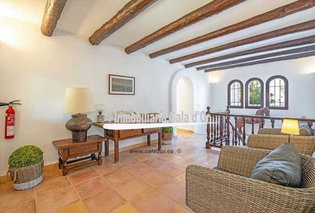6 bedroom Villa for sale in Cala d'Or, Santanyí with pool - € 2,700,000 (Ref: 8096865)