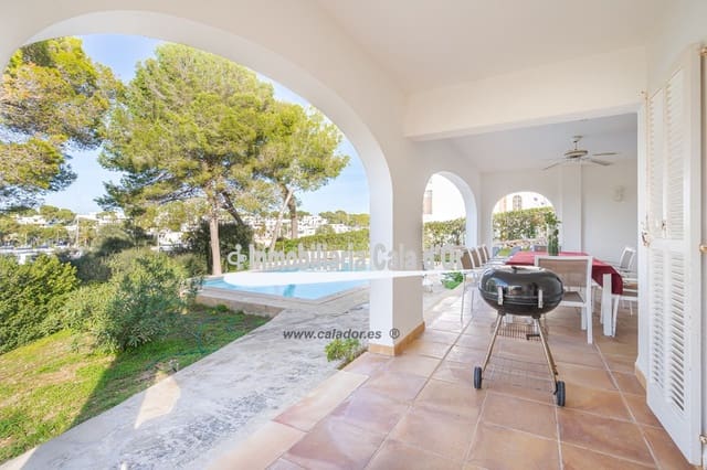 6 bedroom Villa for sale in Cala d'Or, Santanyí with pool - € 2,700,000 (Ref: 8096865)