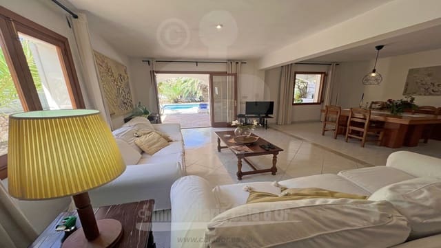 3 slaapkamer Villa te koop in Cala d'Or, Santanyí met zwembad garage - € 1.590.000 (Ref: 8244956)