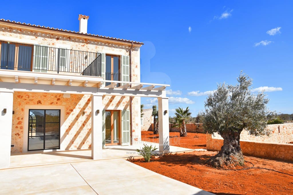 5 soveværelse Finca/Landehus til salg i Cala Llombards med swimmingpool - € 2.980.000 (Ref: 8339647)