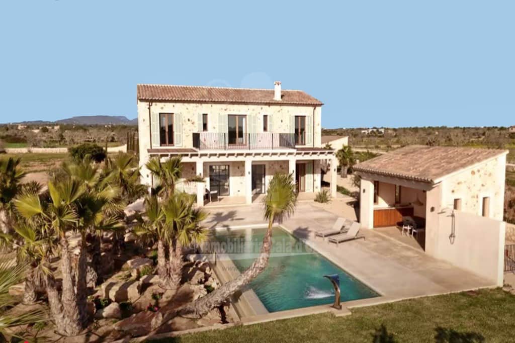 5 soveværelse Finca/Landehus til salg i Cala Llombards med swimmingpool - € 2.980.000 (Ref: 8339647)