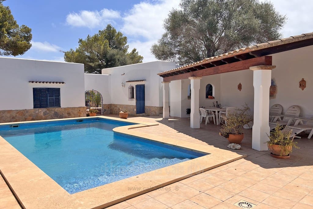 3 soveværelse Villa til salg i Cala d'Or med swimmingpool - € 1.200.000 (Ref: 8428664)