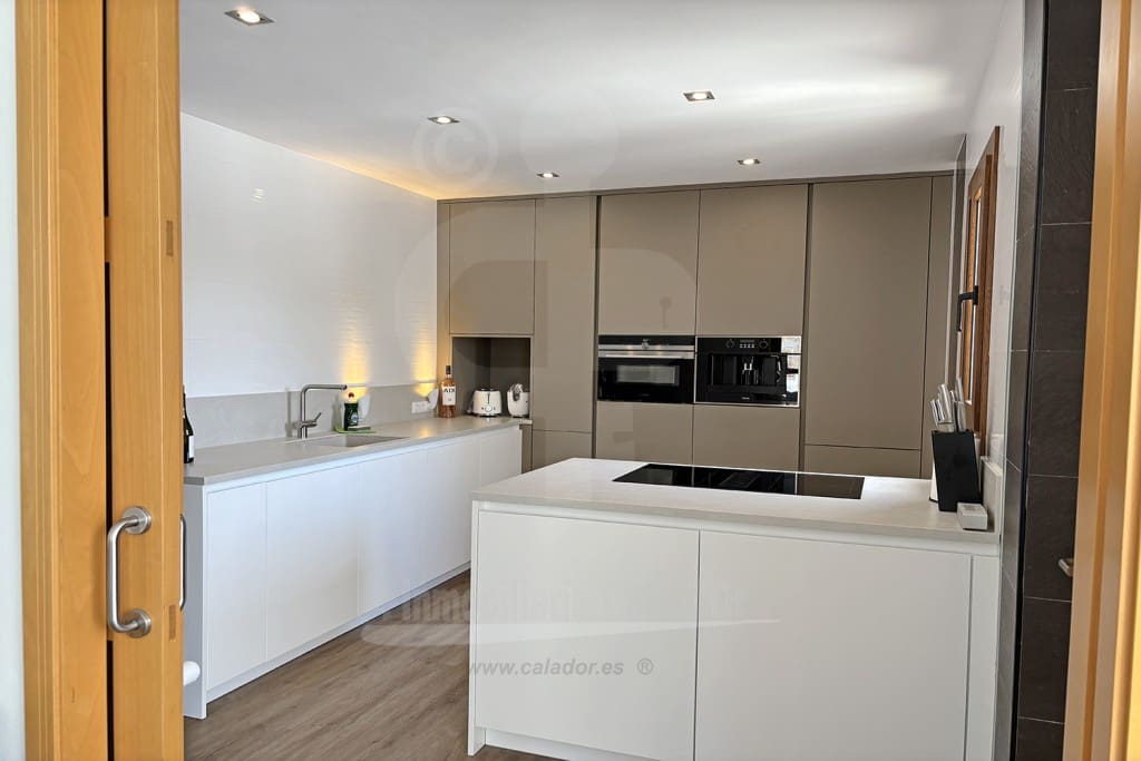 3 soverom Villa til salgs i Cala d'Or med svømmebasseng garasje - € 1 500 000 (Ref: 8475833)