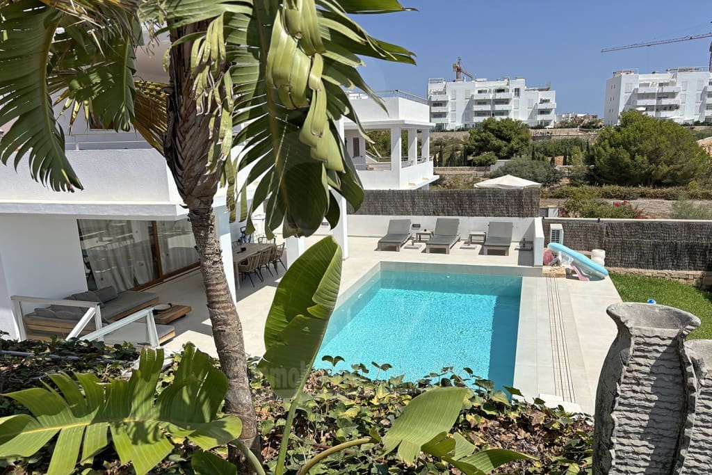 3 soverom Villa til salgs i Cala d'Or med svømmebasseng garasje - € 1 500 000 (Ref: 8475833)