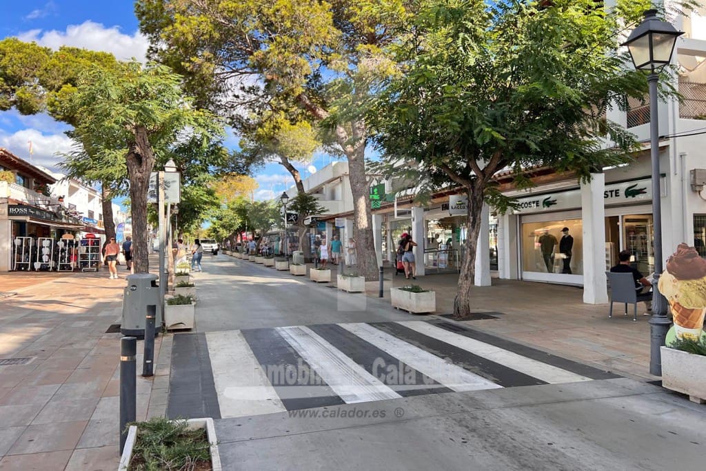 Commercial for sale in Cala d'Or - € 490,000 (Ref: 8582047)