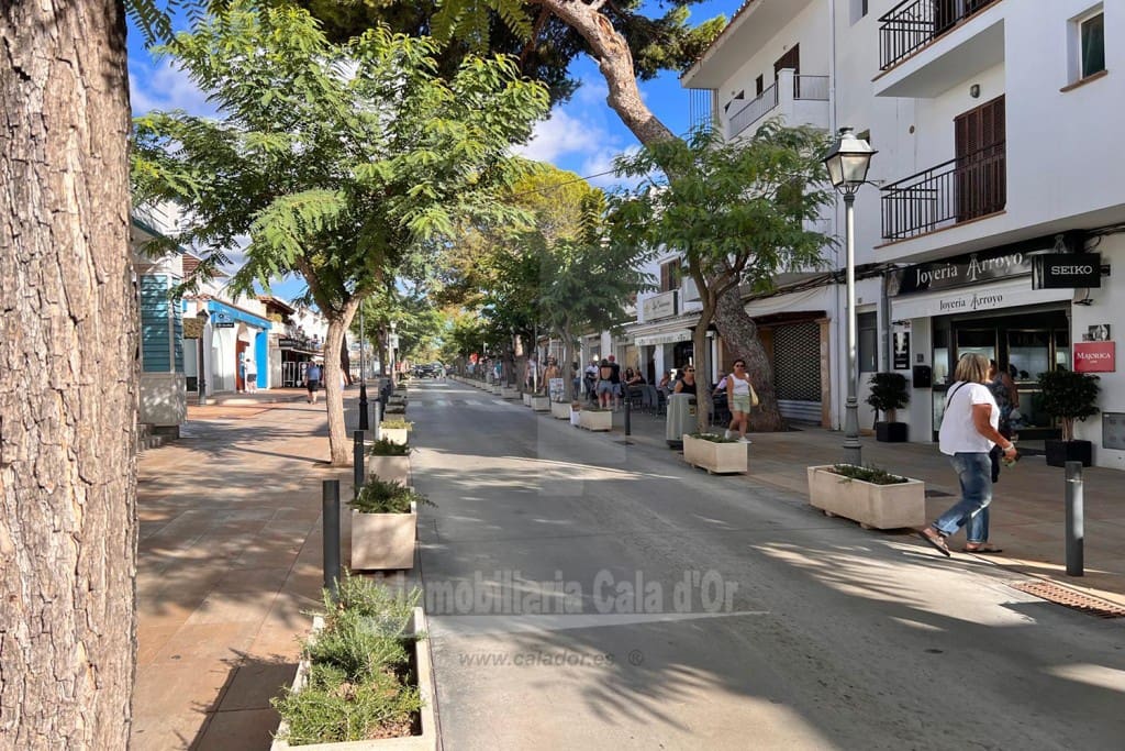 Commercial for sale in Cala d'Or - € 490,000 (Ref: 8582047)