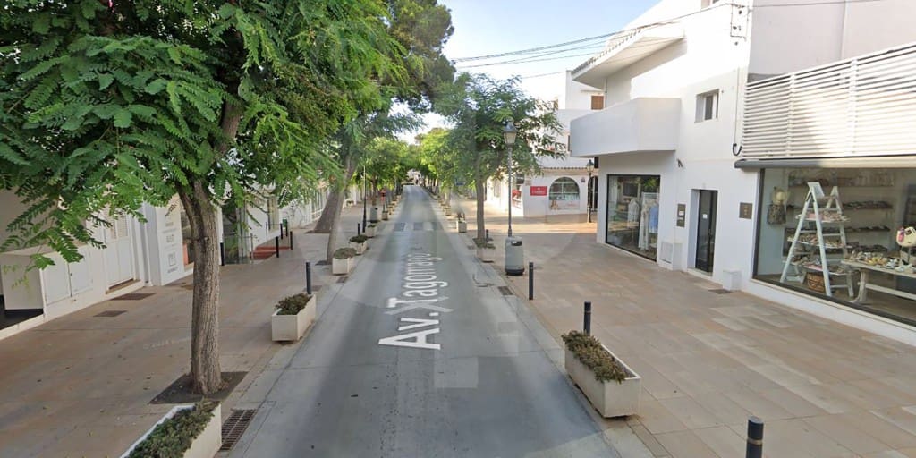 Commercial for sale in Cala d'Or - € 490,000 (Ref: 8582047)