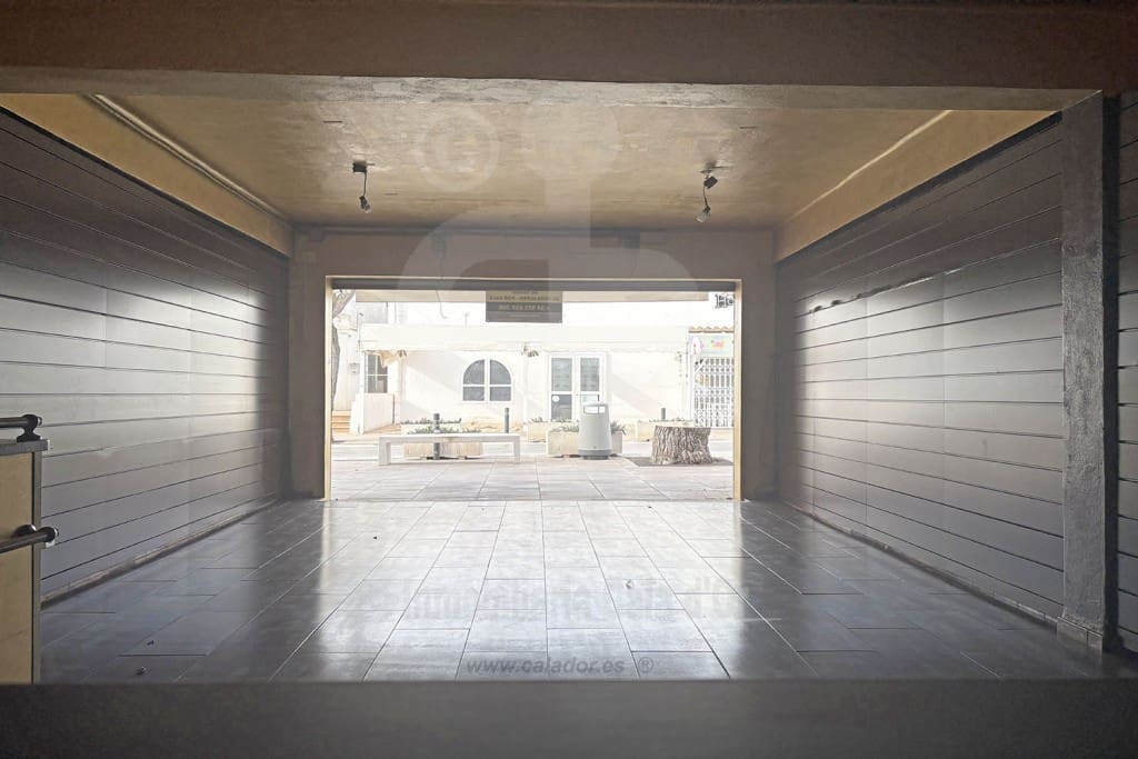 Commercial for sale in Cala d'Or - € 490,000 (Ref: 8582047)