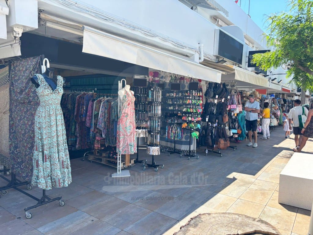 Commercial for sale in Cala d'Or - € 490,000 (Ref: 8582047)