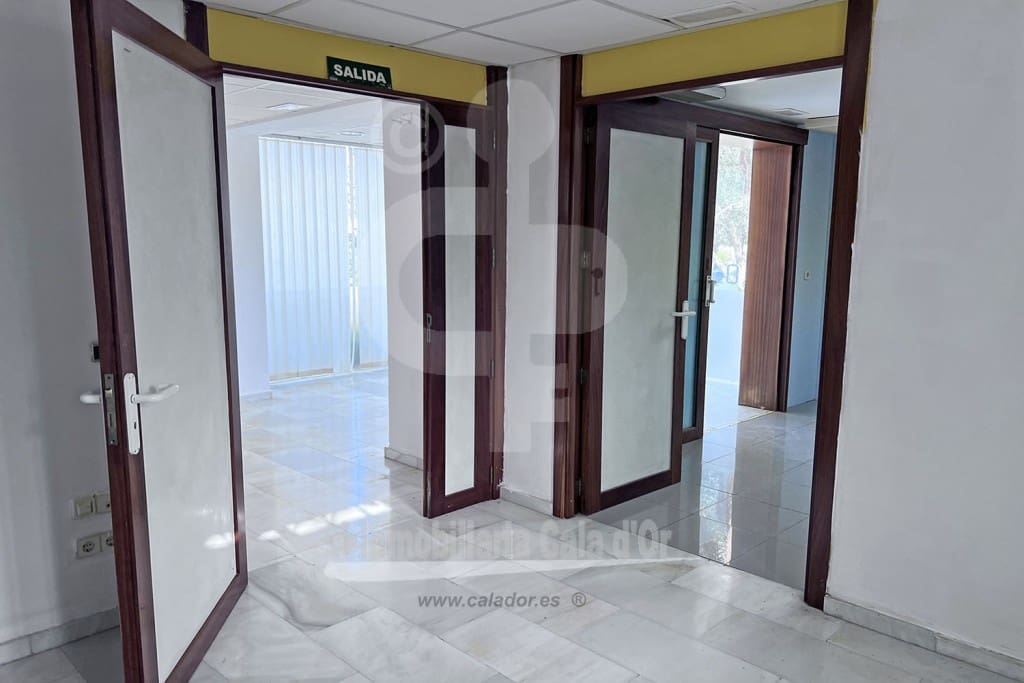 Local Commercial à vendre à Cala d'Or - 245 000 € (Ref: 8885836)