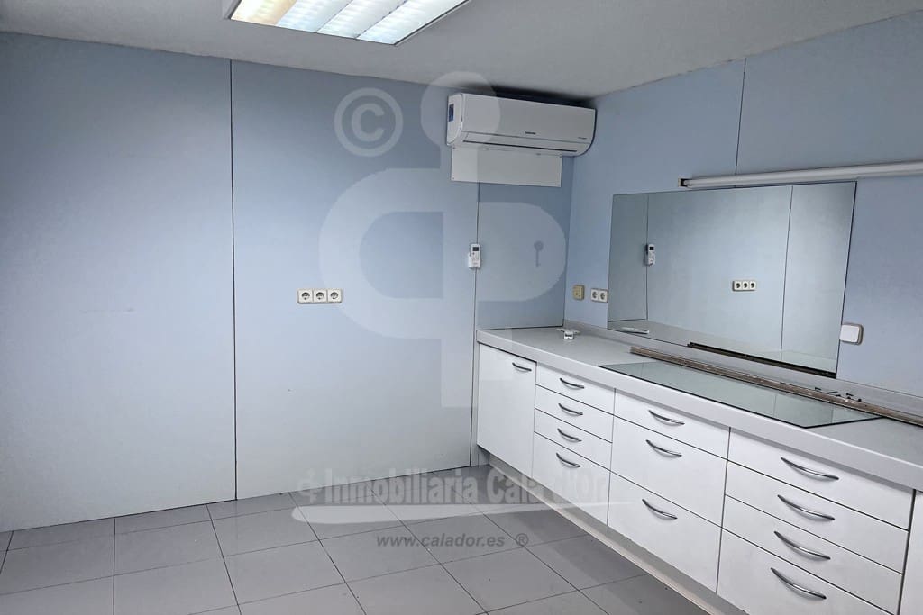 Local Commercial à vendre à Cala d'Or - 245 000 € (Ref: 8885836)