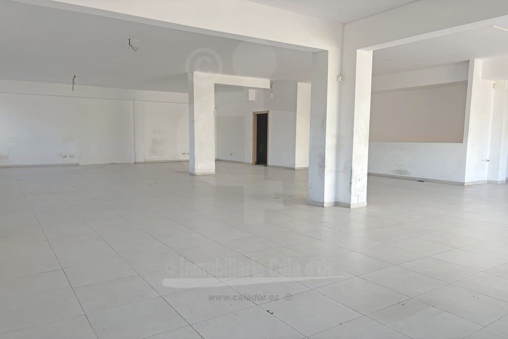 Erhverv til leje i Cala d'Or med garage - € 2.200 (Ref: 8901708)