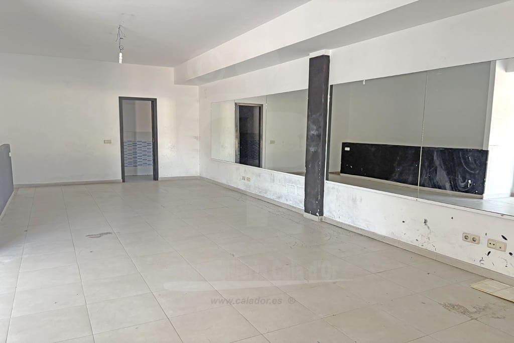 Erhverv til leje i Cala d'Or med garage - € 2.200 (Ref: 8901708)