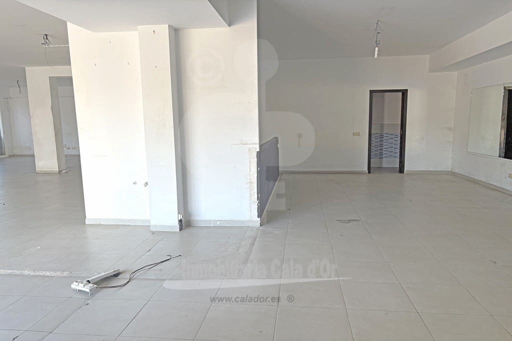 Erhverv til leje i Cala d'Or med garage - € 2.200 (Ref: 8901708)