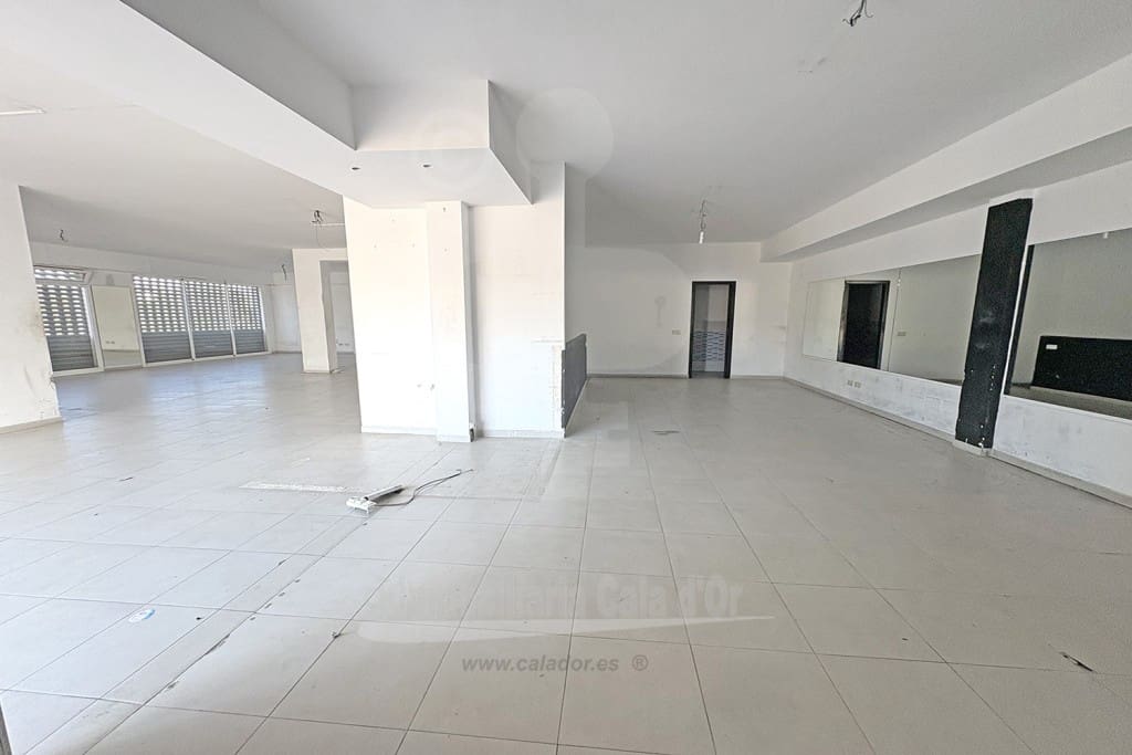 Erhverv til leje i Cala d'Or med garage - € 2.200 (Ref: 8901708)