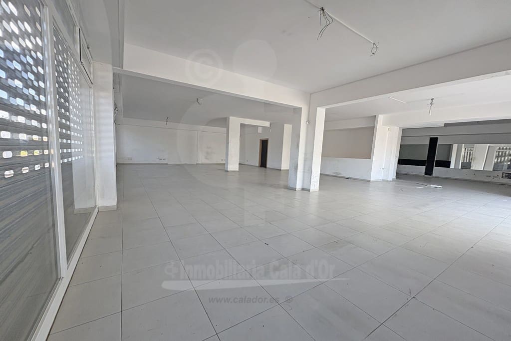 Erhverv til leje i Cala d'Or med garage - € 2.200 (Ref: 8901708)