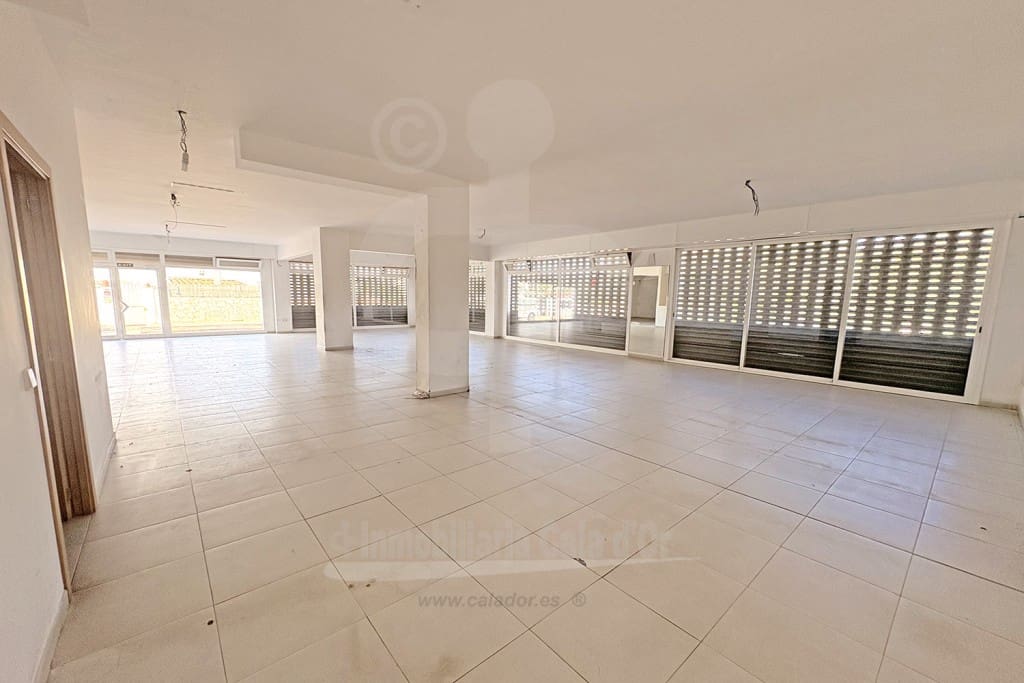 Erhverv til leje i Cala d'Or med garage - € 2.200 (Ref: 8901708)