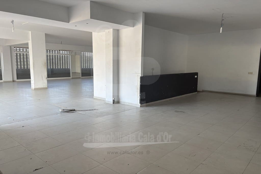 Erhverv til leje i Cala d'Or med garage - € 2.200 (Ref: 8901708)